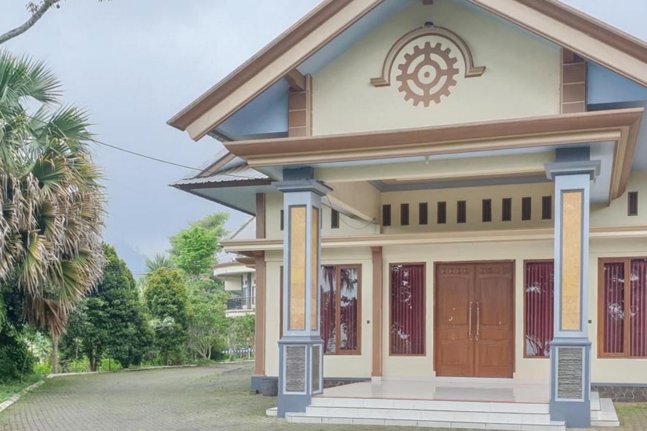 Hotel Bumi Bermi Permai Near Bermi Eco Park Mitra Reddoorz Probolinggo Eksteriør bilde