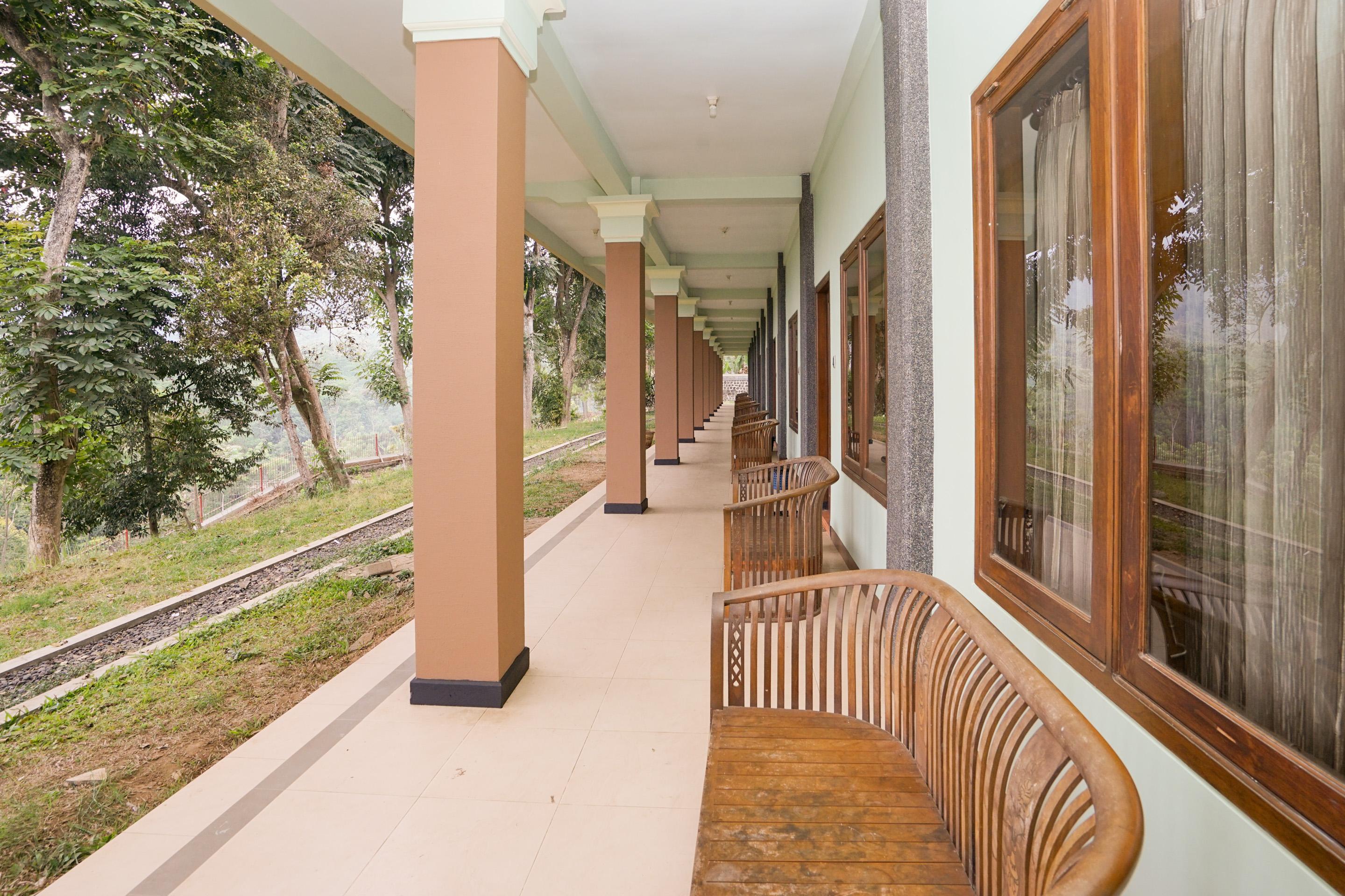 Hotel Bumi Bermi Permai Near Bermi Eco Park Mitra Reddoorz Probolinggo Eksteriør bilde
